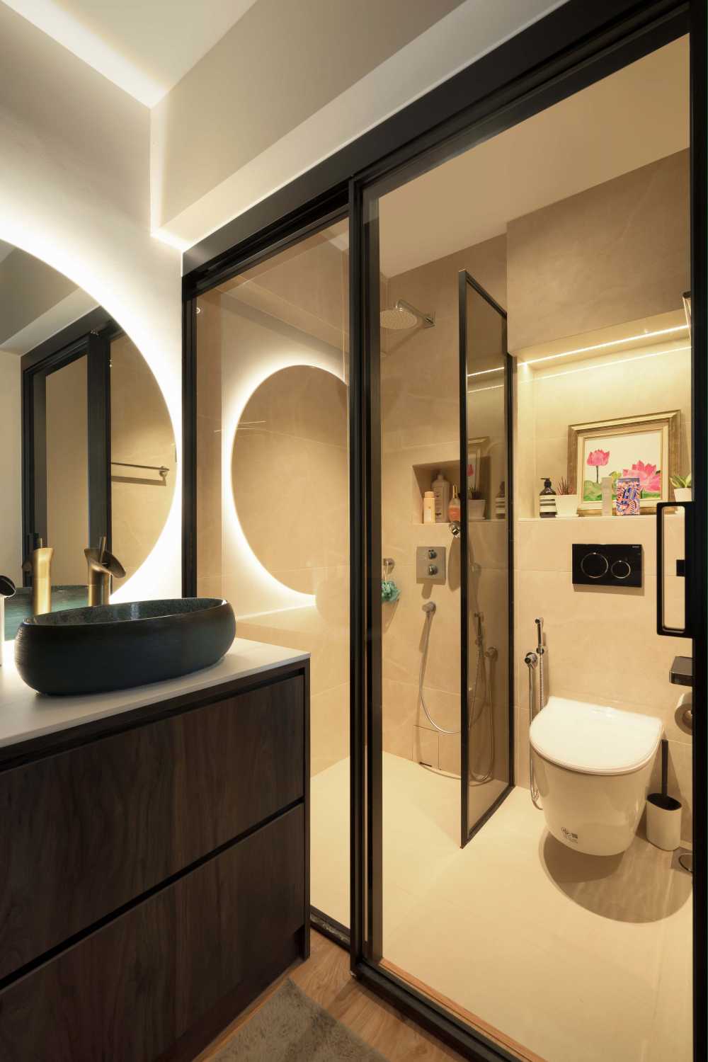 Contemporary Bathroom with Countertop and Homogeneous Tiles