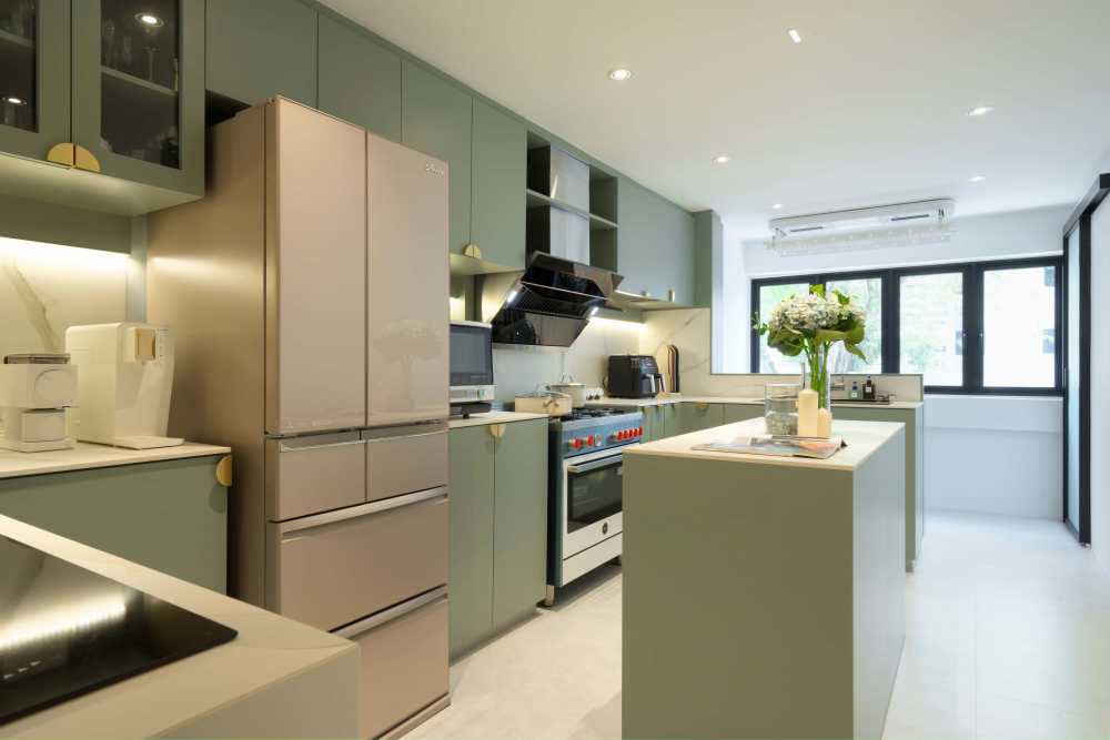 Contemporary Kitchen with Countertop and Homogeneous Tiles