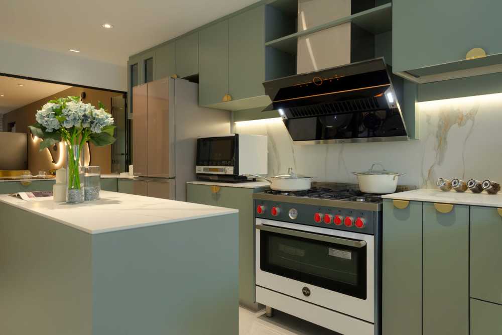 Contemporary Kitchen with Countertop and Homogeneous Tiles