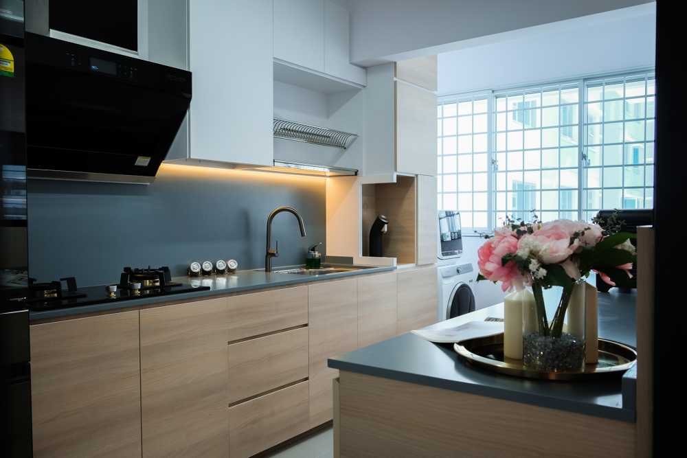 Contemporary Kitchen with Countertop and Kitchen Window
