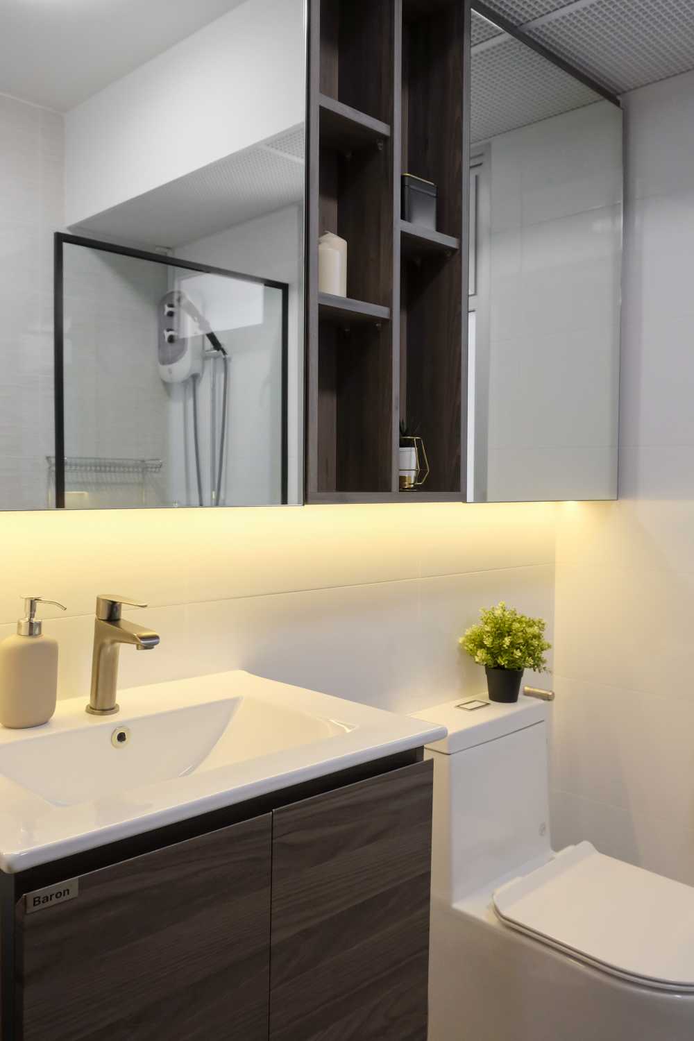 Contemporary Bathroom with Mirror and Shower Screen