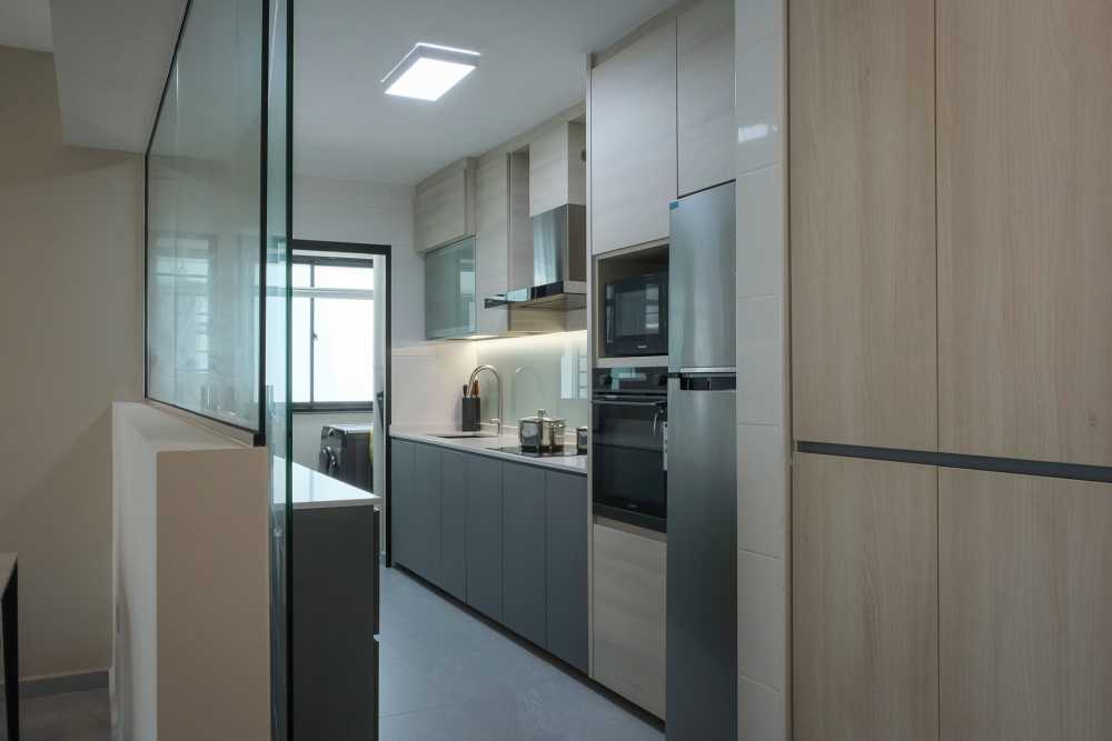Contemporary Kitchen with Countertop and Kitchen Accessories