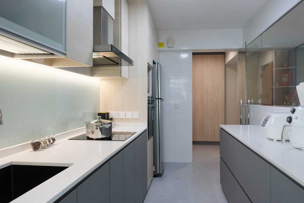 Contemporary Kitchen with Countertop and Homogeneous Tiles