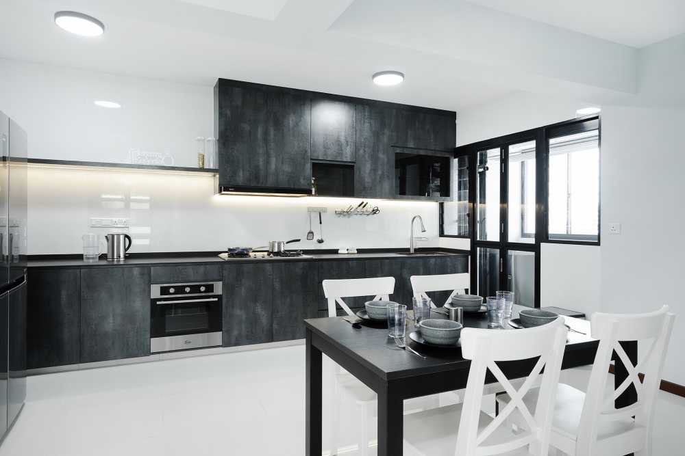Contemporary Kitchen with Countertop and Open Kitchen