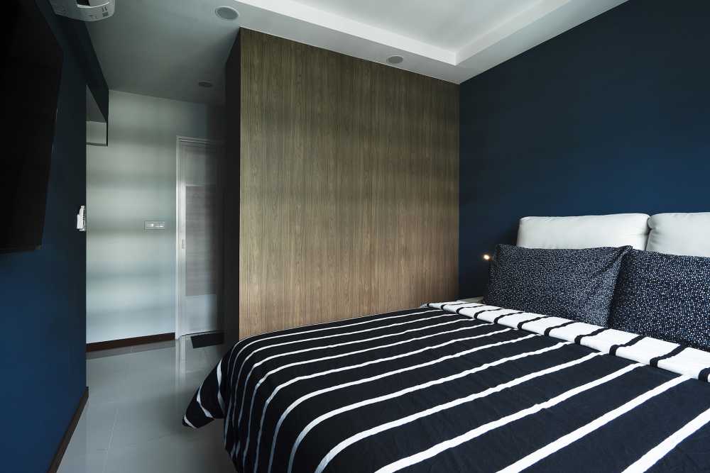 Contemporary Bedroom with Drop Ceiling and Wardrobe