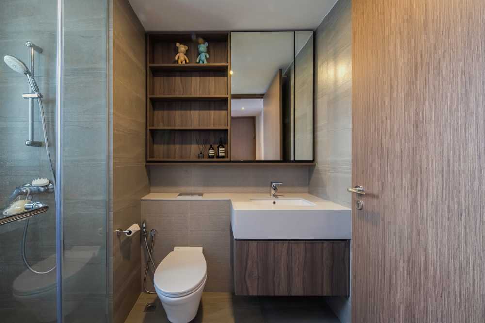 Contemporary Bathroom with Mirror and Shower Screen