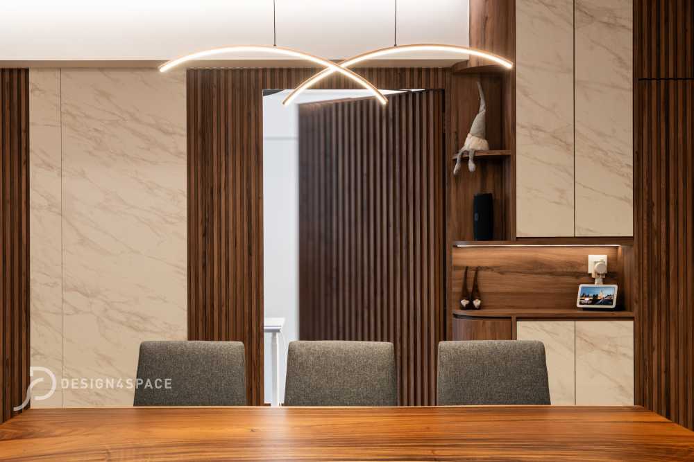 Contemporary Dining Room with Dining Table and Dining Chairs
