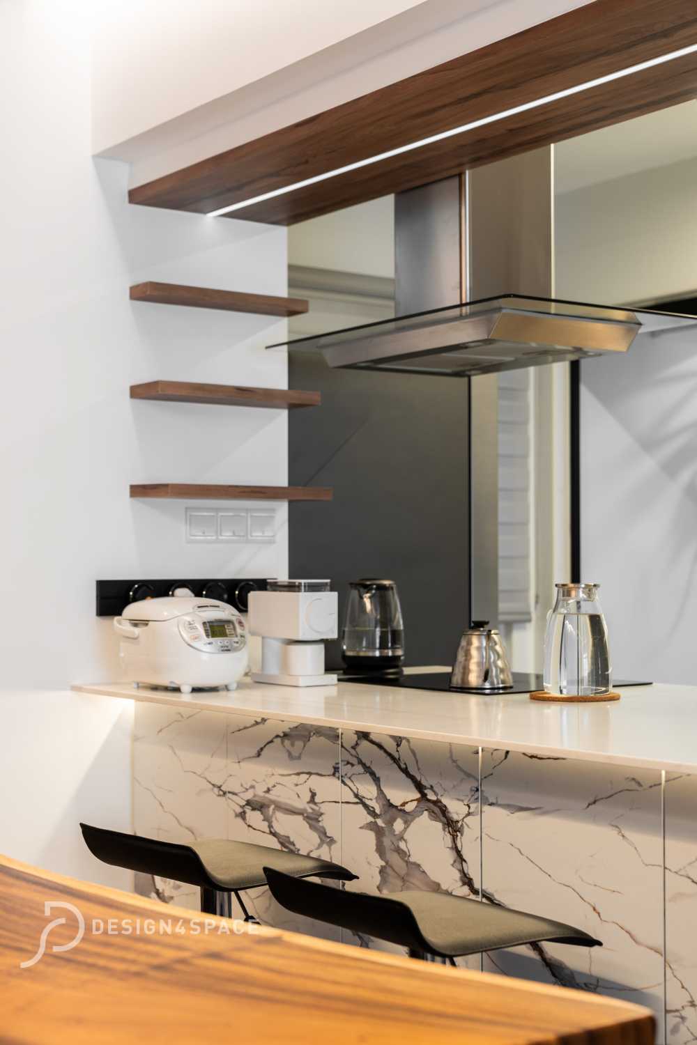 Contemporary Kitchen with Vinyl Flooring and Open Kitchen