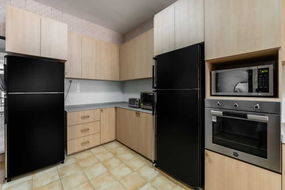 Modern Kitchen with Countertop and Homogeneous Tiles