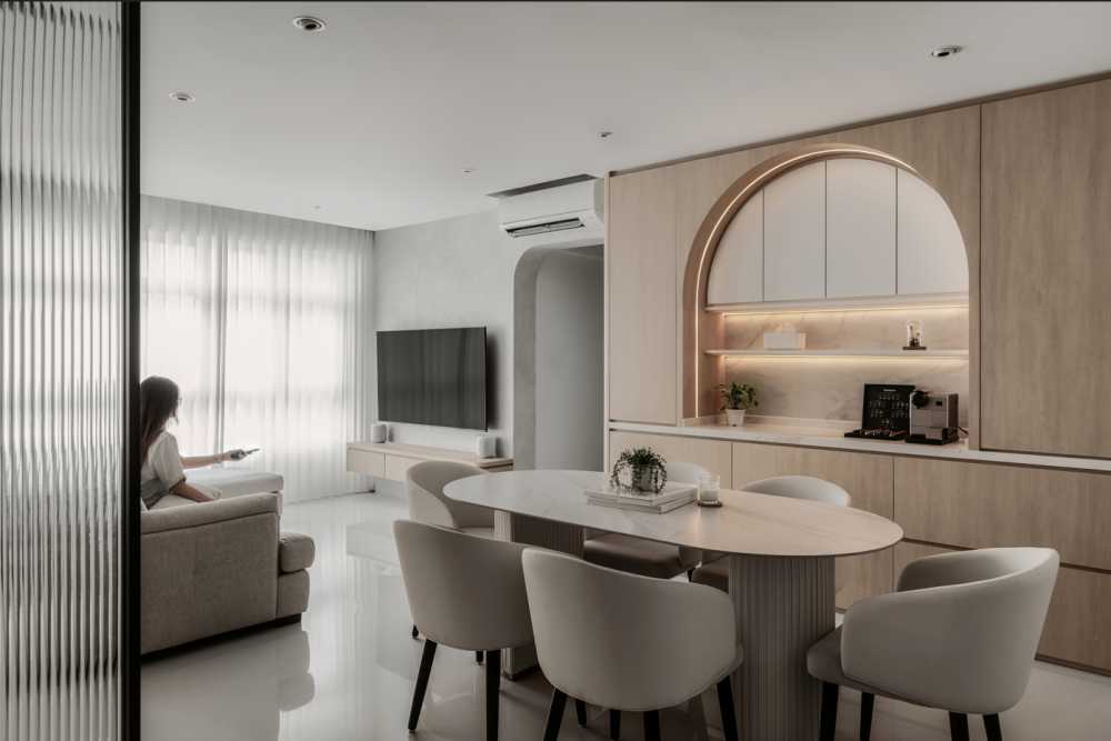 Modern Dining Room with Dining Table and Dining Chairs