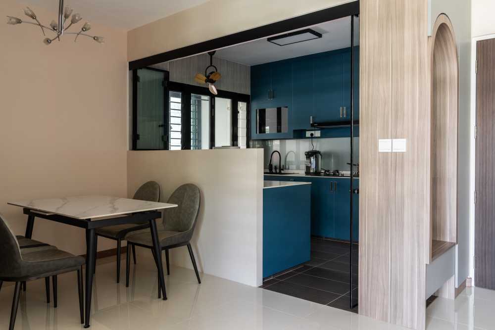 Contemporary Kitchen with Homogeneous Tiles and Kitchen Island