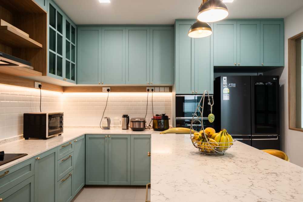Modern Kitchen with Wood Flooring and Kitchen Window