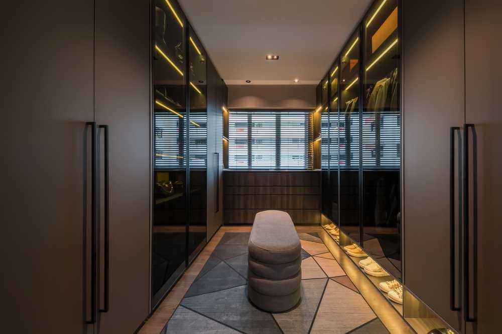 Contemporary Walk-in Wardrobe with Wardrobe and Small Storage