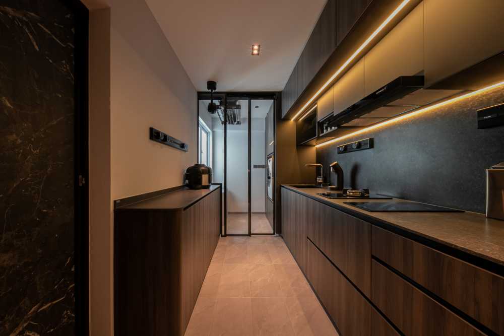 Contemporary Kitchen with Cupboard and Kitchen Accessories