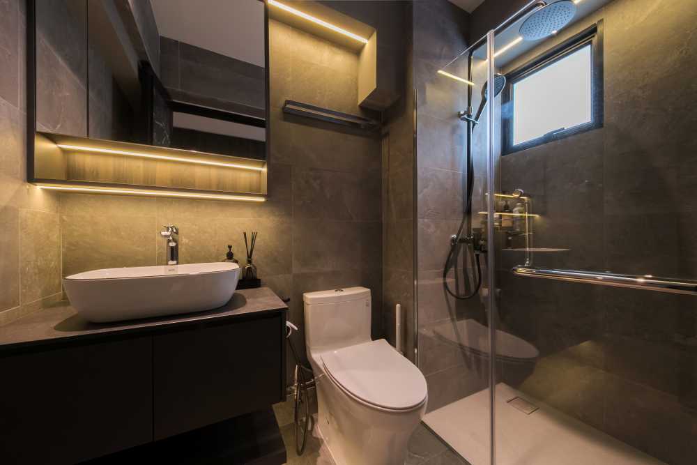 Contemporary Bathroom with Mirror and Shower Screen