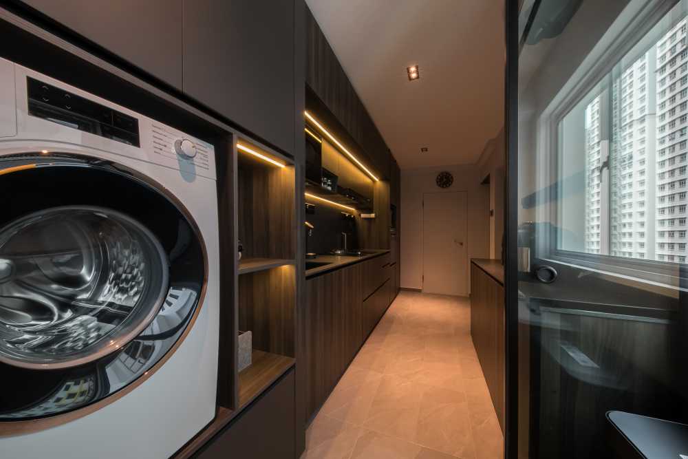 Contemporary Kitchen with Cupboard and Kitchen Accessories