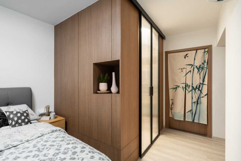 Scandinavian Walk-in Wardrobe with Mirror and Wardrobe