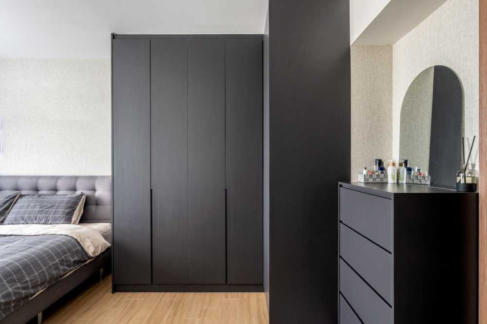 Modern Bedroom with Wood Flooring and Wardrobe