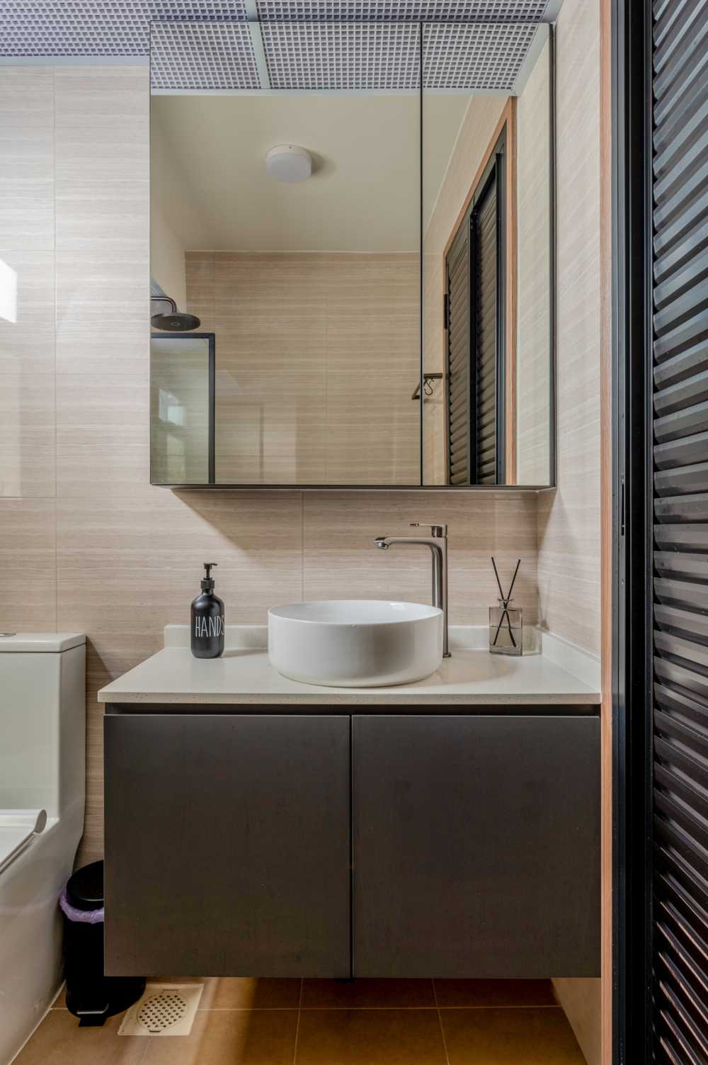 Modern Bathroom with Mirror and Shower Screen