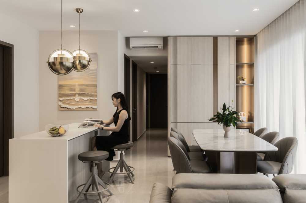 Modern Dining Room with Dining Table and Dining Chairs