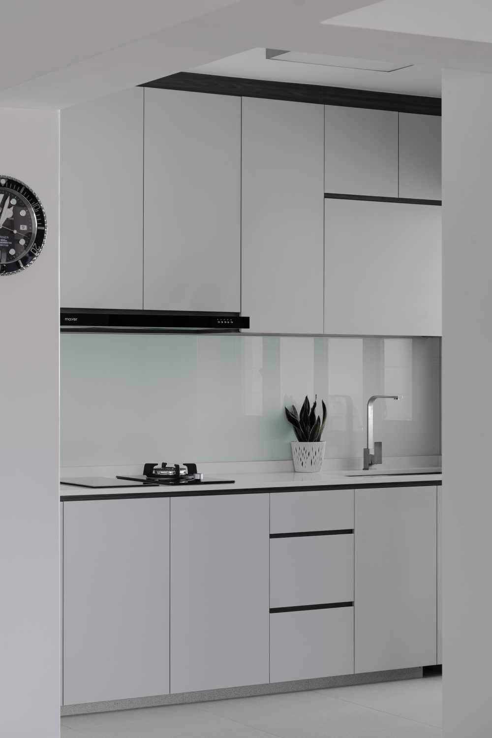 Contemporary Kitchen with Countertop and Cupboard