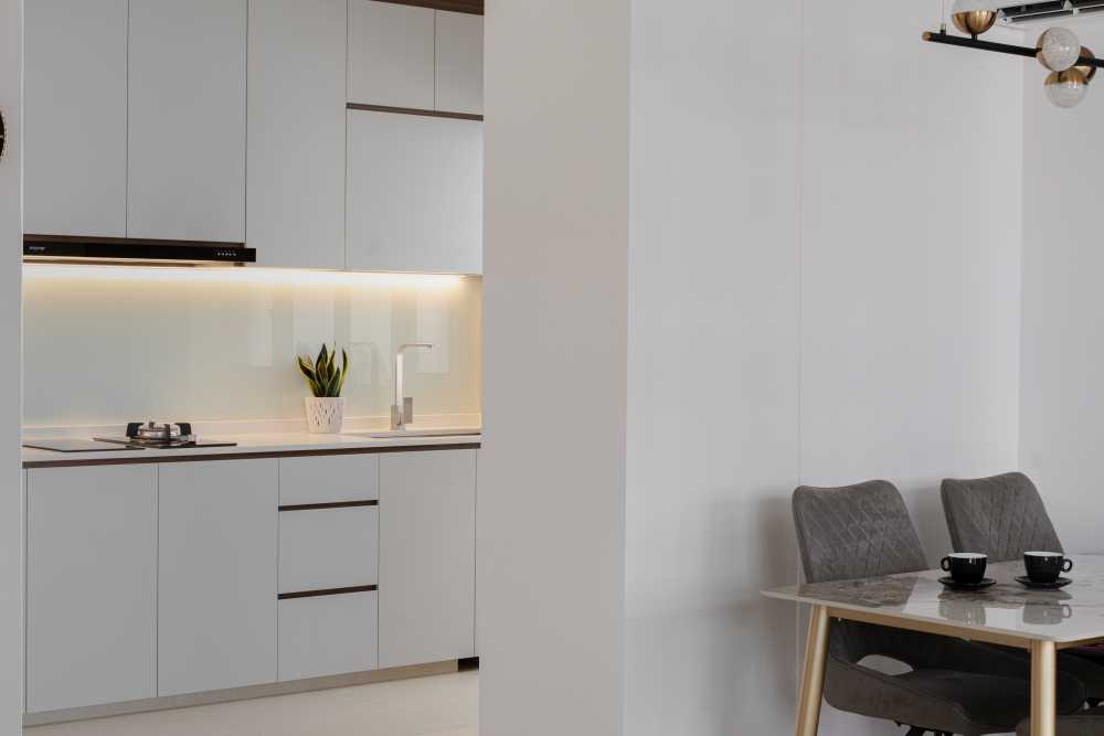 Contemporary Kitchen with Open Kitchen and Kitchen Accessories