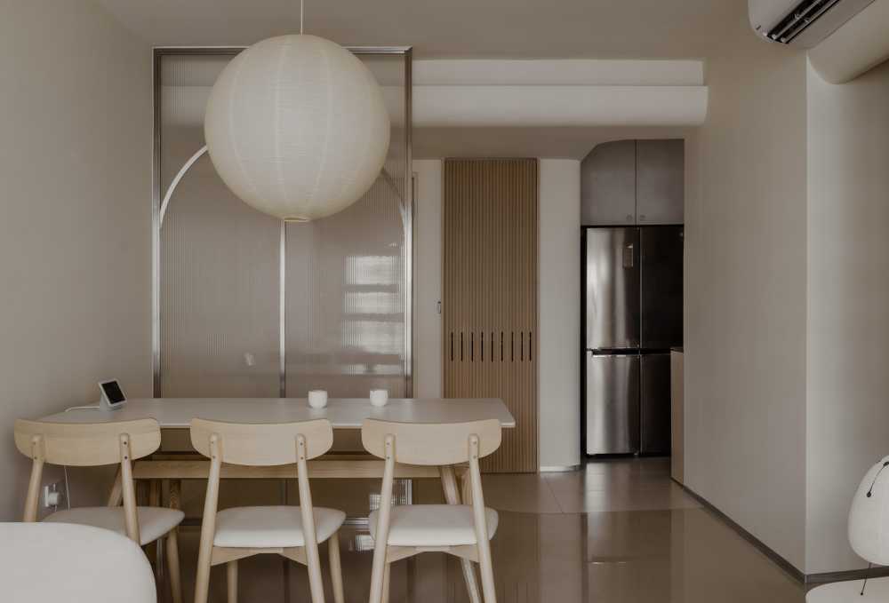 Modern Living Room with Dining Table and Dining Chairs