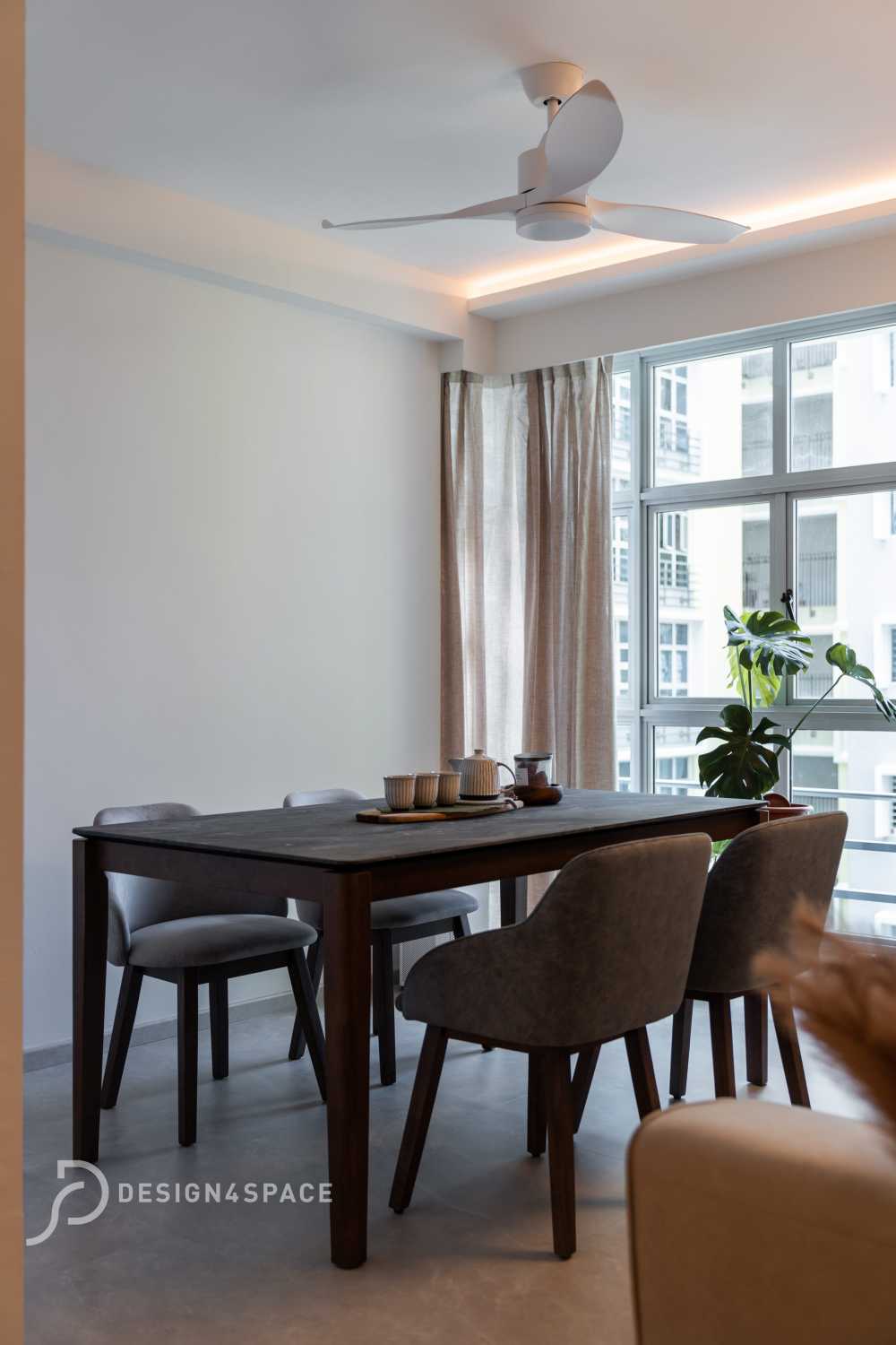 Scandinavian Dining Room with Dining Table and Dining Chairs
