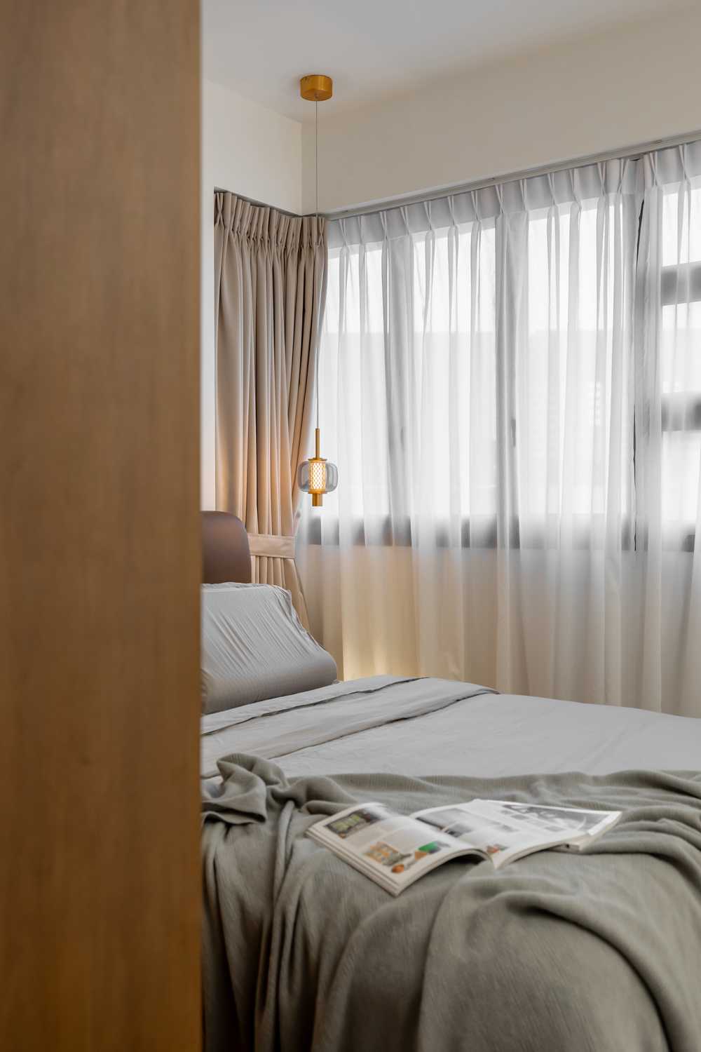Contemporary Bedroom with Queen Bed and Bed