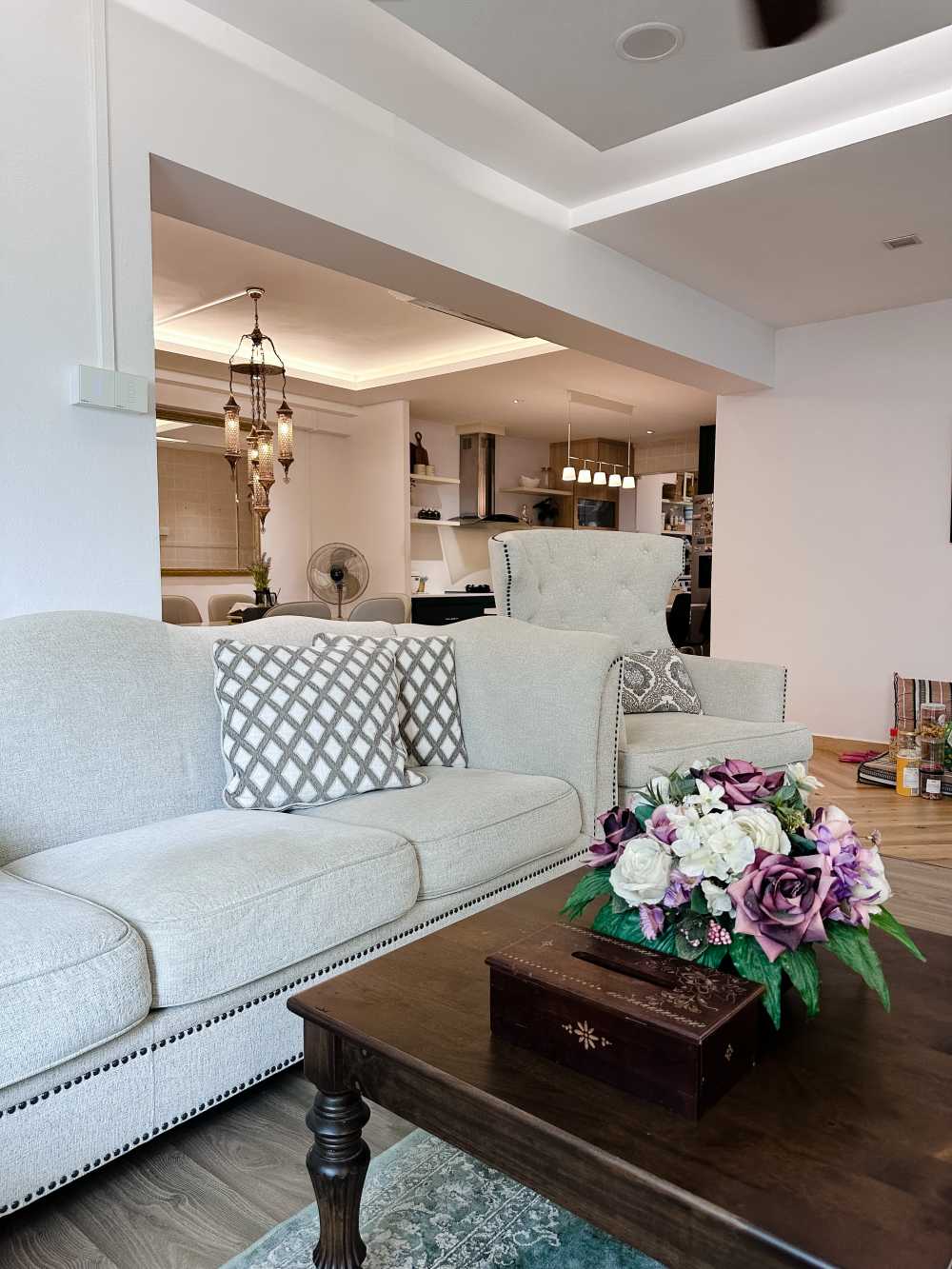 Modern Living Room with Vinyl Flooring and TV Console