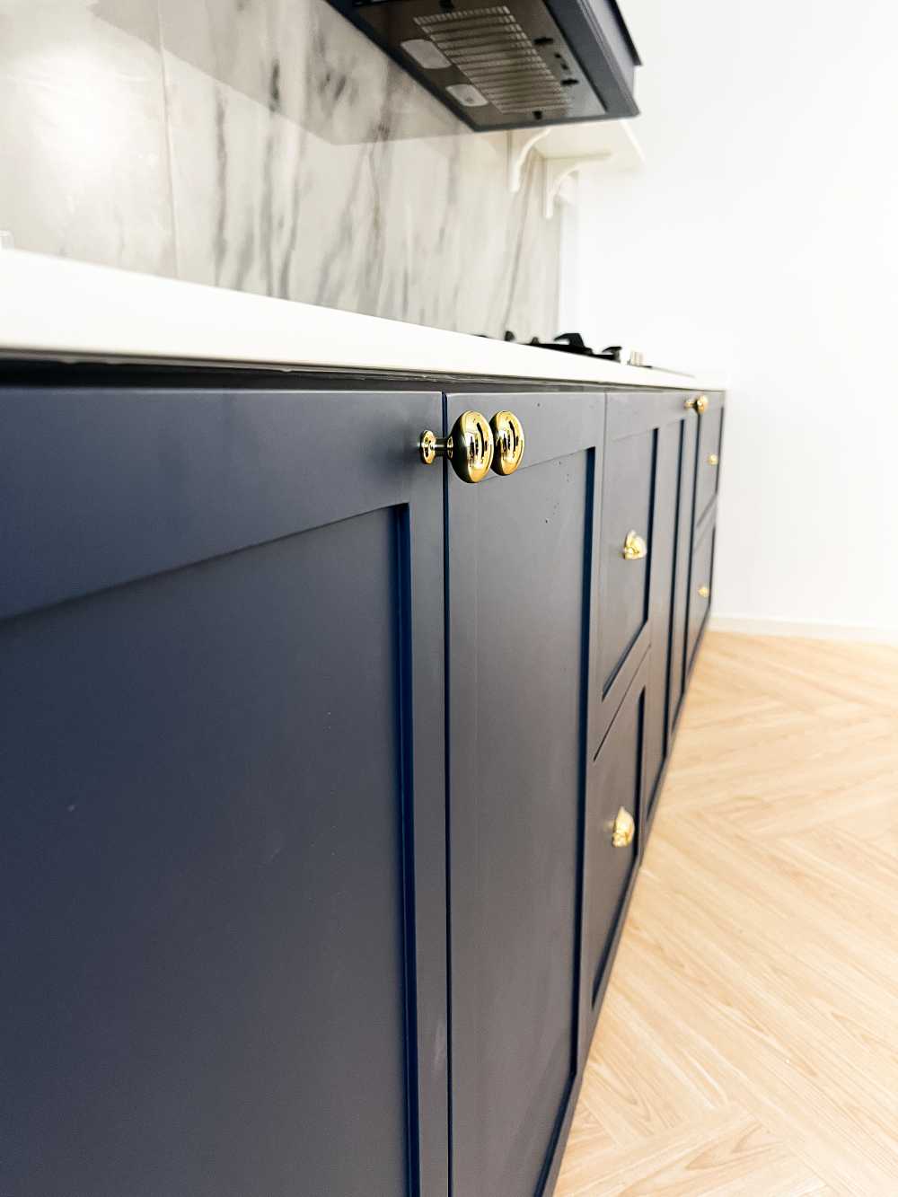 Country Kitchen with Vinyl Flooring and Cupboard