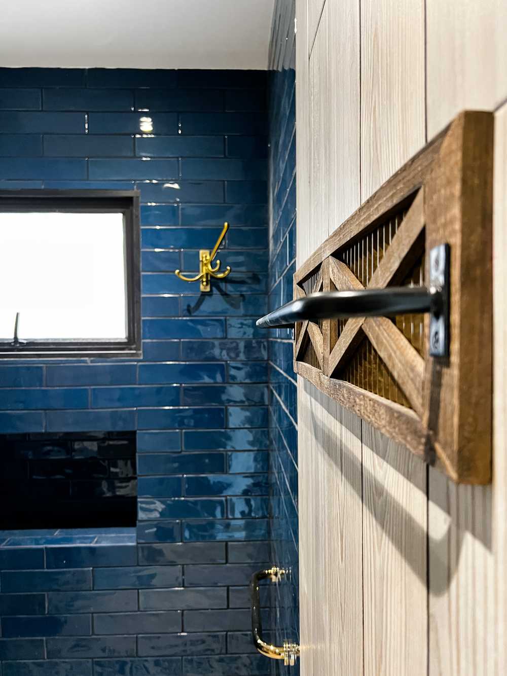 Country Bathroom with Homogeneous Tiles and Bathroom Accessories