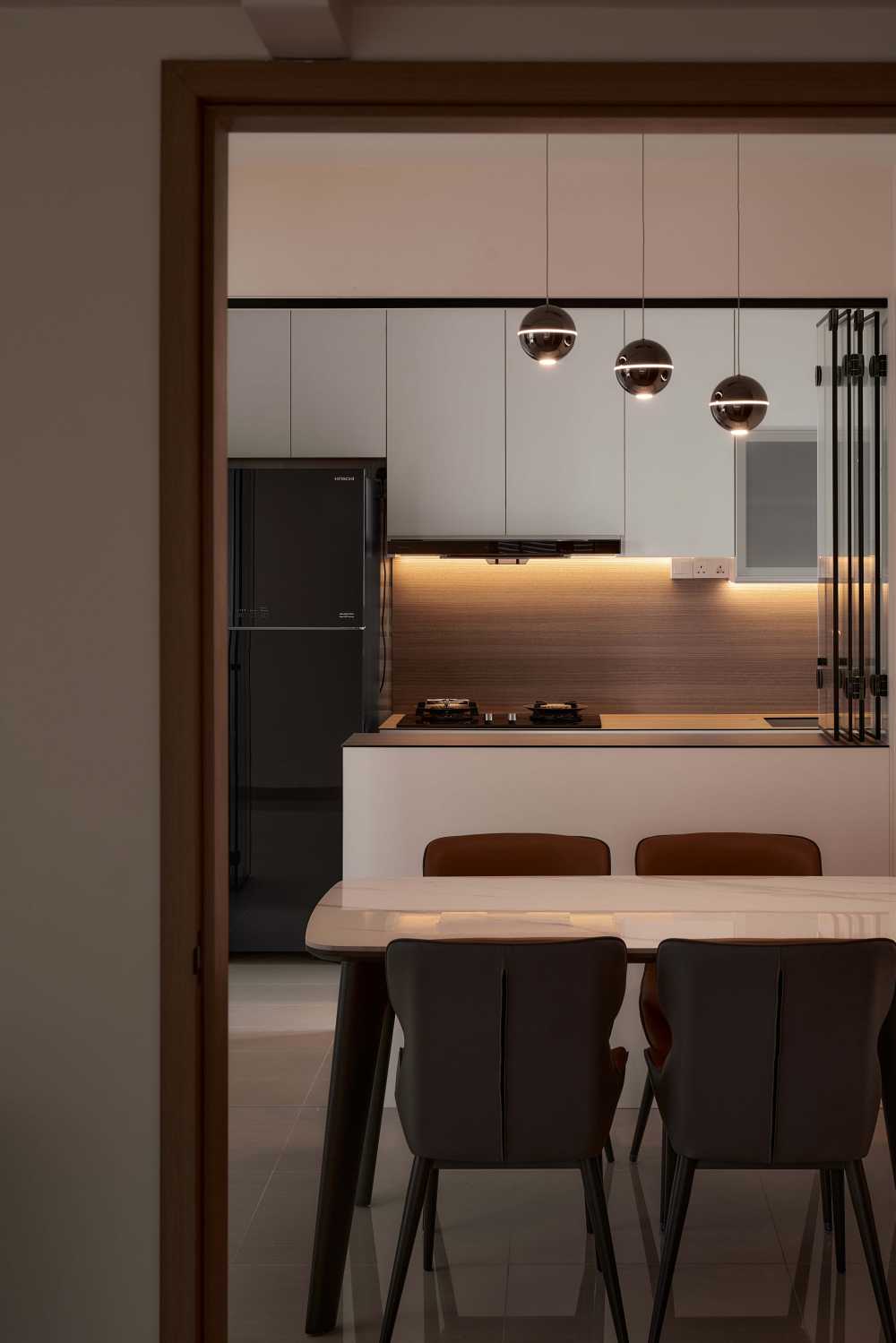 Modern Dining Room with Drop Light and Dining Table
