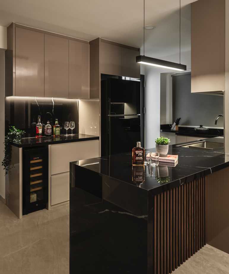 Modern Kitchen with Open Kitchen and Kitchen Cabinets