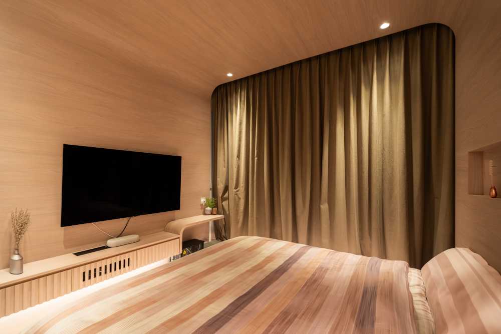 Modern Bedroom with Vinyl Flooring and Cove Lighting