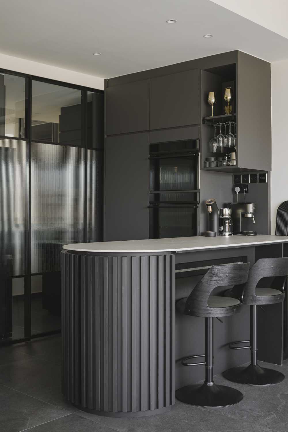 Modern Home Bar with Countertop and Bar Counter