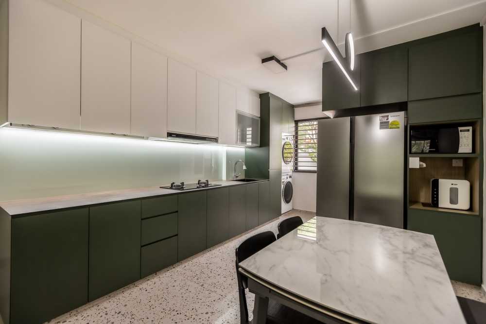 Modern Kitchen with Homogeneous Tiles and Kitchen Window