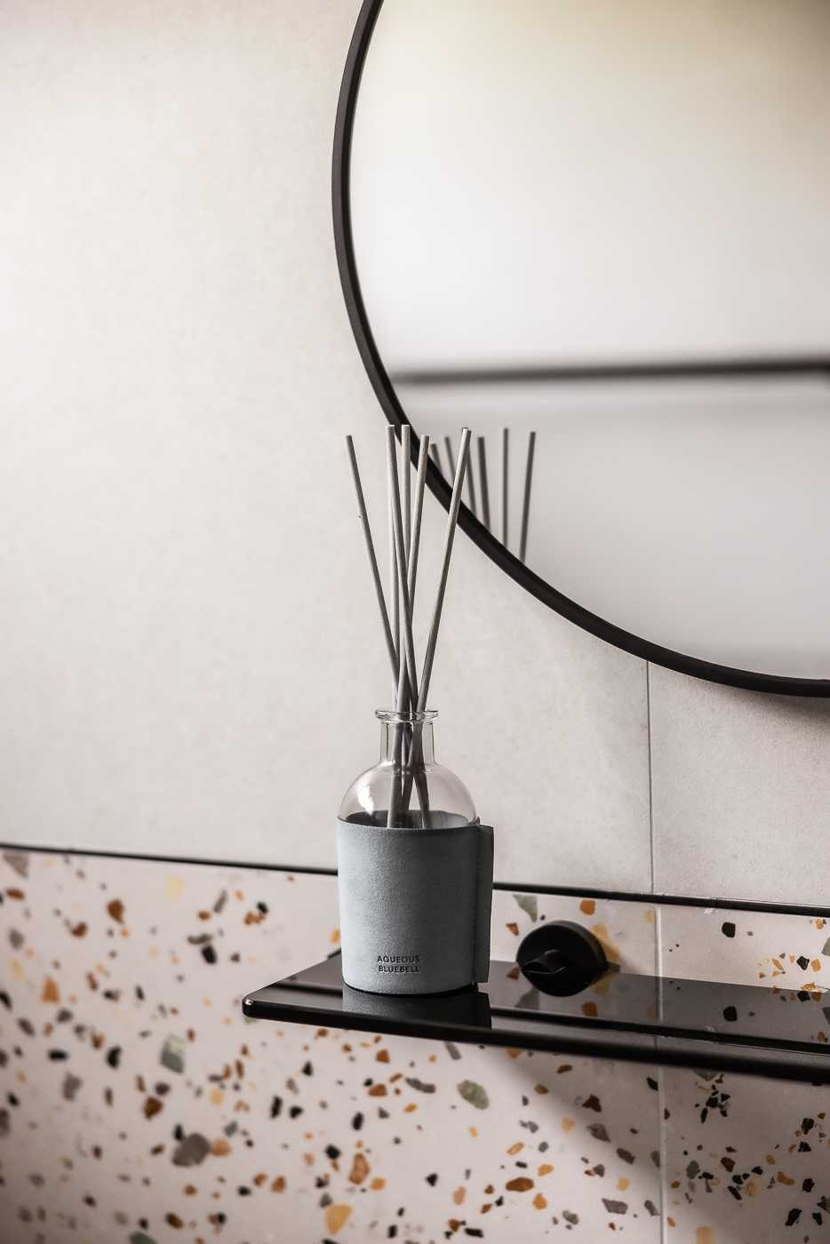 Modern Bathroom with Homogeneous Tiles and Mirror