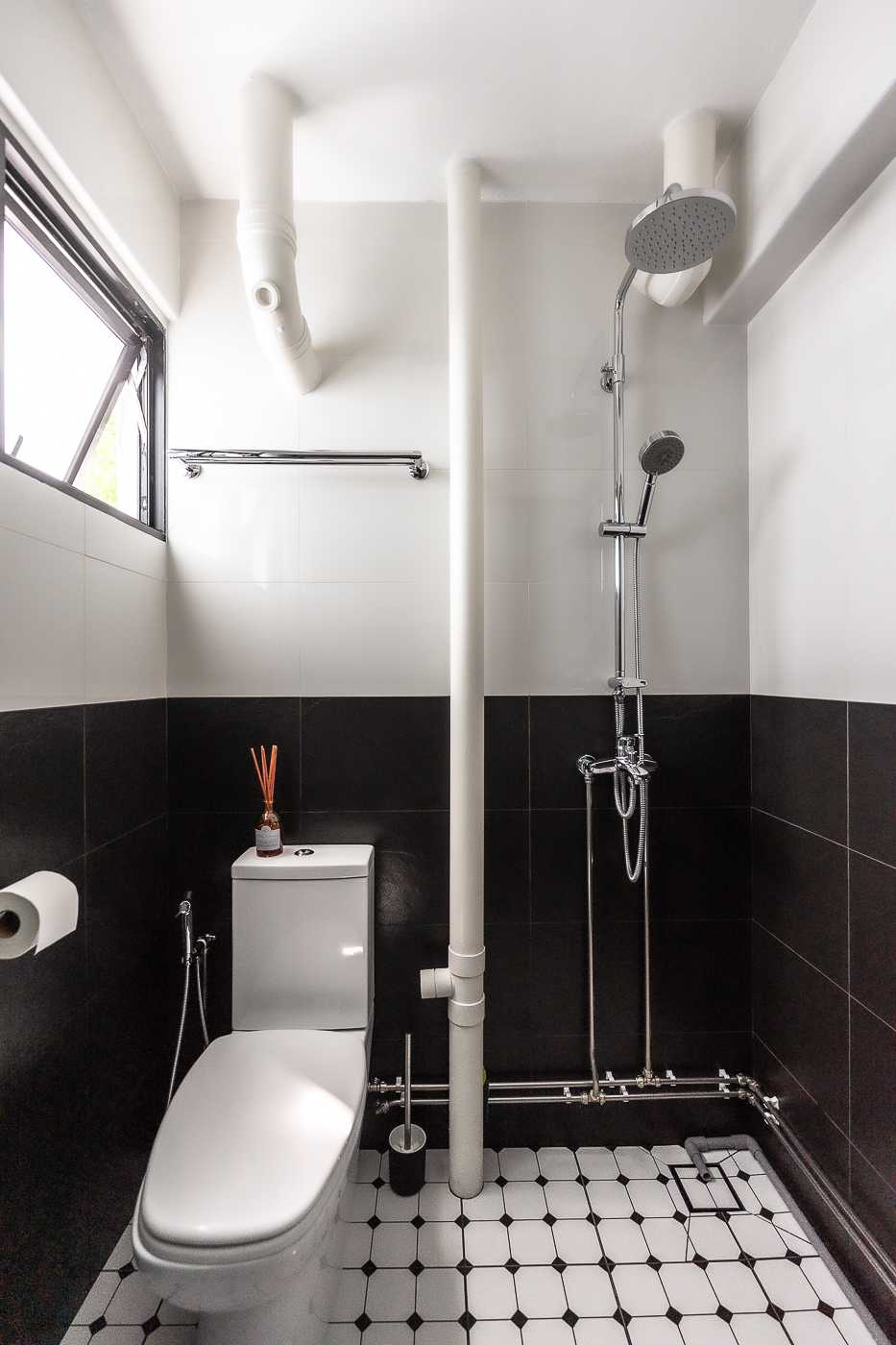 Modern Bathroom with Mirror and Rainshower