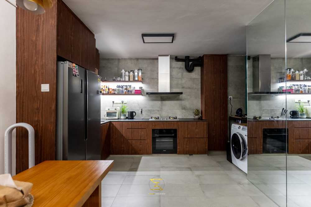 Industrial Kitchen with Homogeneous Tiles and Cement Floor