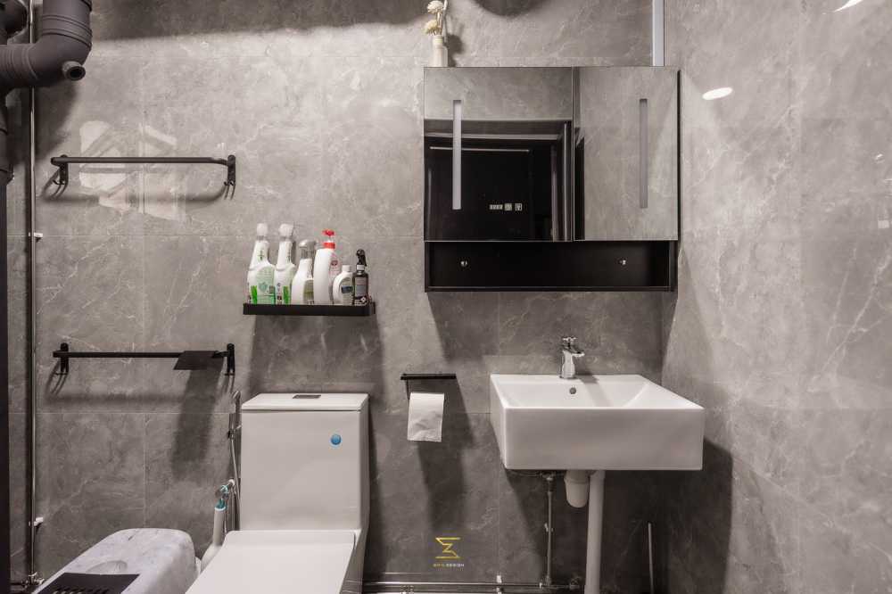 Minimalist Bathroom with Homogeneous Tiles and Mirror