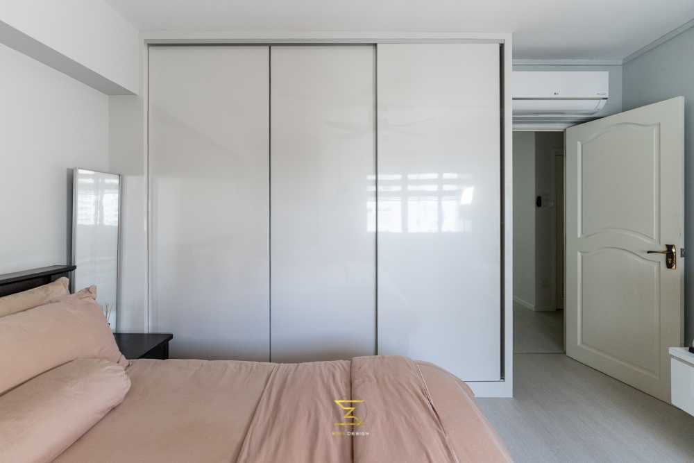Contemporary Bedroom with Vinyl Flooring and Wardrobe