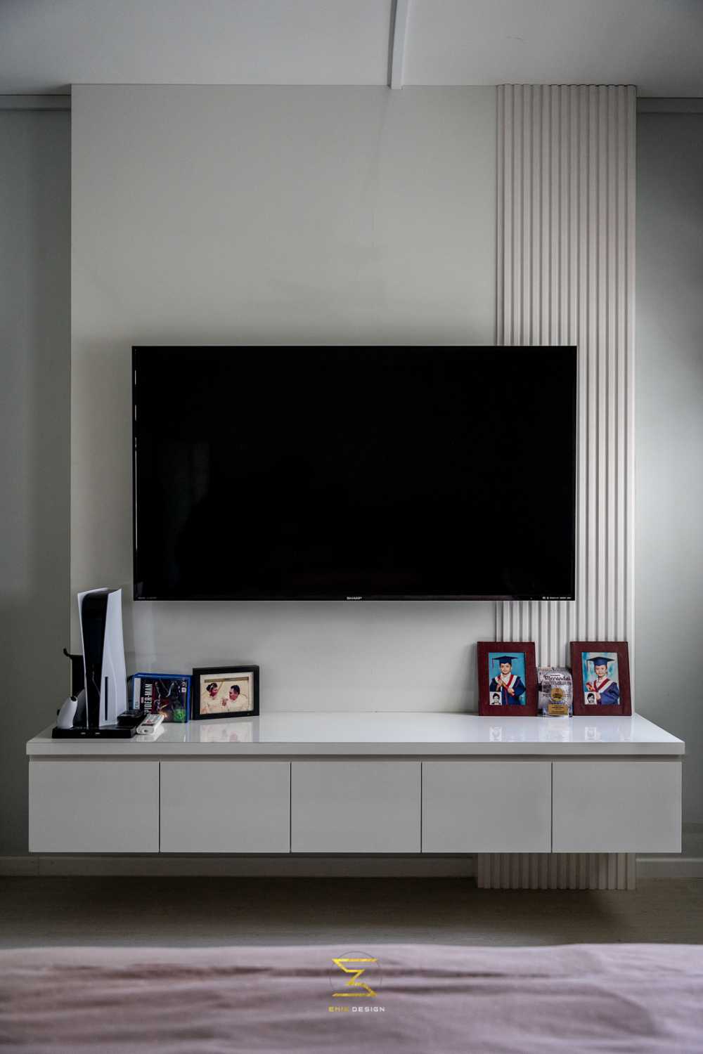 Contemporary Bedroom with Vinyl Flooring and TV Console
