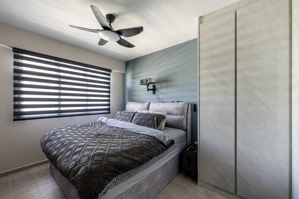 Contemporary Bedroom with Vinyl Flooring and Wardrobe