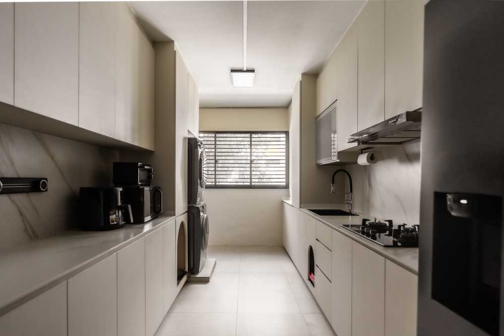 Modern Kitchen with Countertop and Homogeneous Tiles