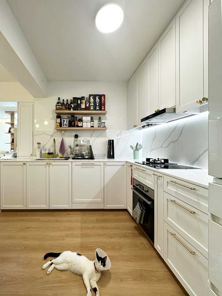 Scandinavian Kitchen with Wood Flooring and Kitchen Accessories