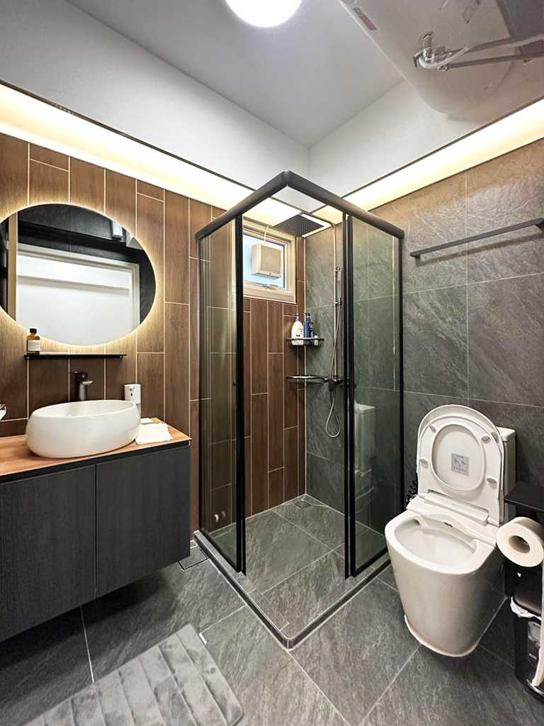 Scandinavian Bathroom with Mirror and Bathroom Storage