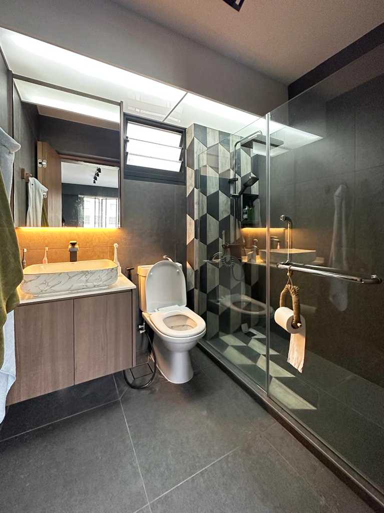 Scandinavian Bathroom with Mirror and Bathroom Accessories