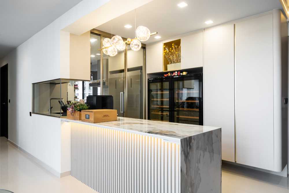 Modern Kitchen with Homogeneous Tiles and Kitchen Window