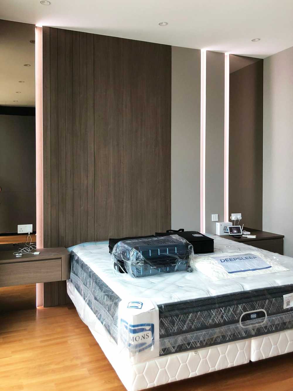 Scandinavian Bedroom with Drop Light and Wardrobe